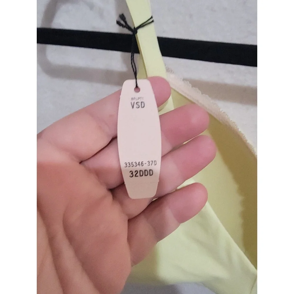 Victoria's Secret Body by Victoria Lined Demi Bra 32DDD Yellow Floral Lace‎ NWT